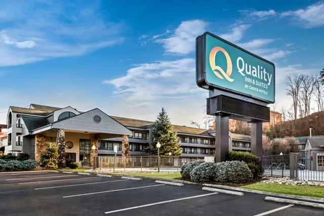 Quality Inn & Suites at Dollywood Lane