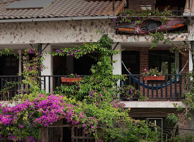 Backpackers Balcones River Lodge