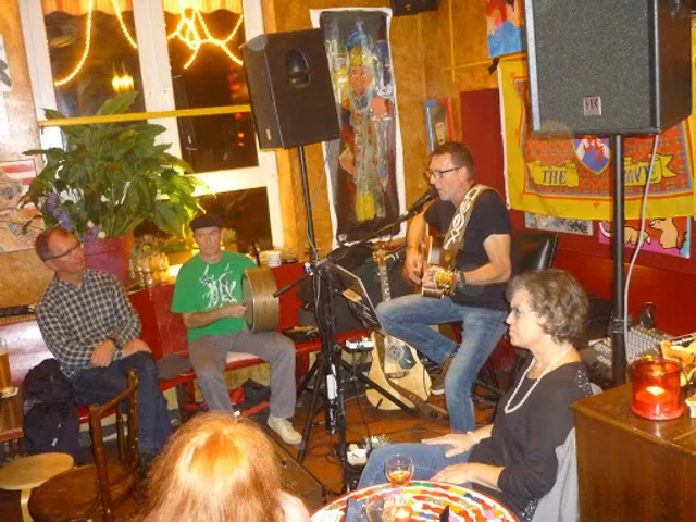 Bar / Café Einstein