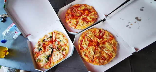 La Piccola Pizzeria & Eiscafe