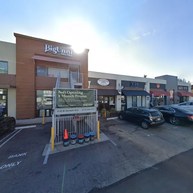 3121 W Olympic Blvd