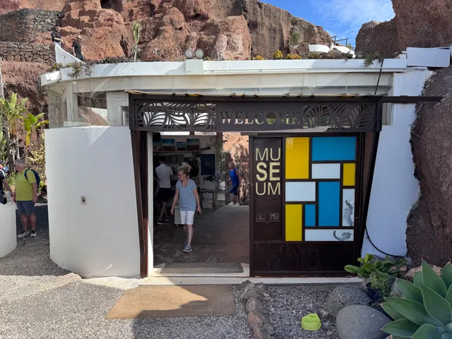 Restaurante LagOmar y Bar La Cueva