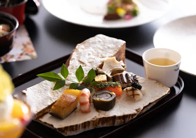 日本料理 千羽鶴