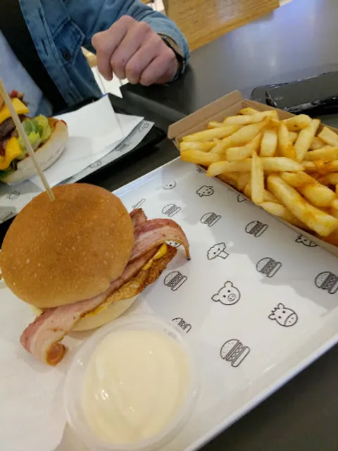 Revolver Burger Company