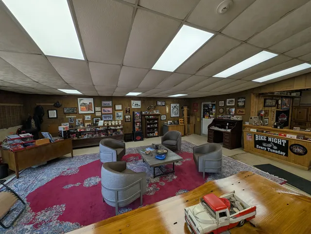 Suzy Q's Summit General