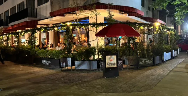 Makiavelo Lounge & Bistro