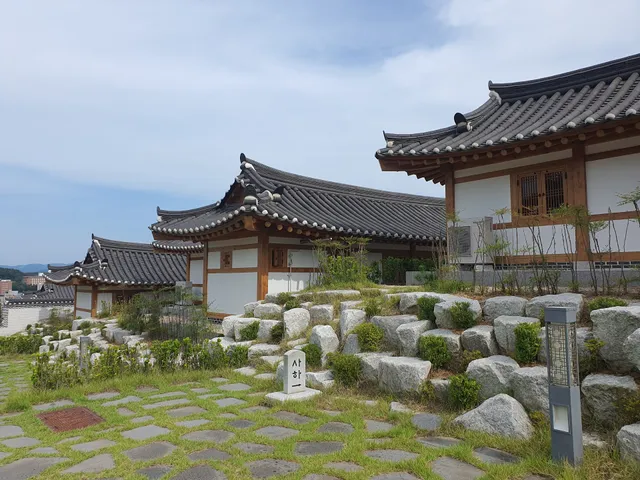 한옥체험관 육부촌(Hanok Stay Yukbuchon)