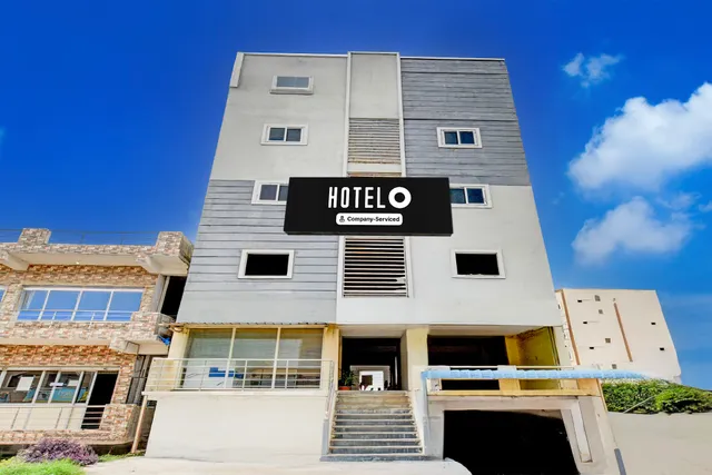 Hotel KP Suites Airport