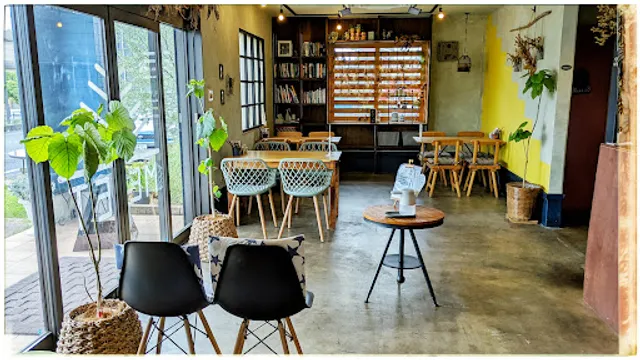 Meet Up Under The Tree