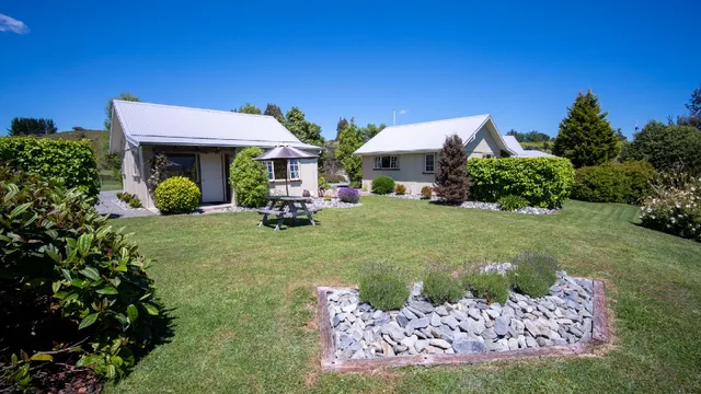Blue Thistle Cottages