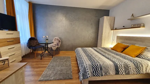 Jules Studio Downtown