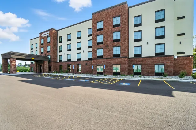 Cobblestone Hotel & Suites - Bellefontaine