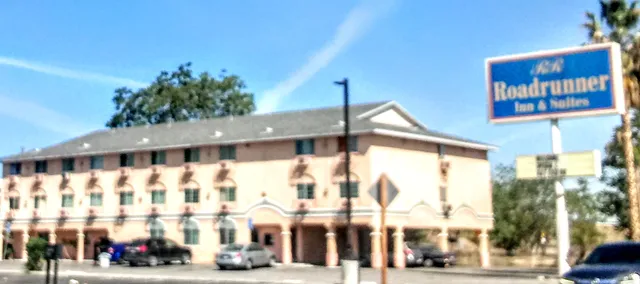 Roadrunner Inn & Suites