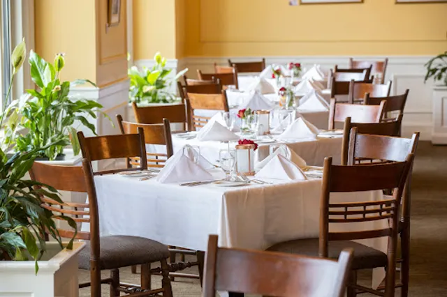 Churchill's Restaurant & Lounge