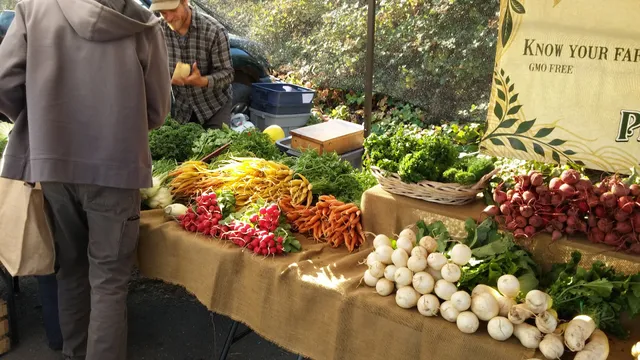 Rogue Valley Growers & Crafters Market