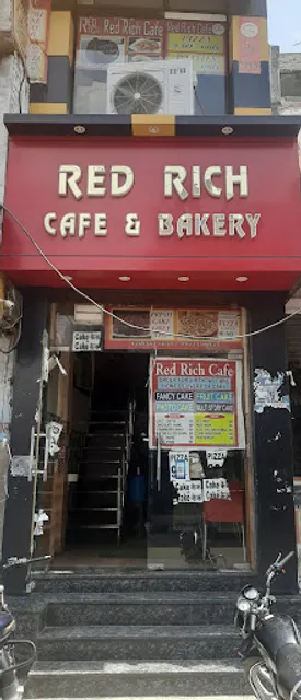 Red Rich Cafe & Bakery