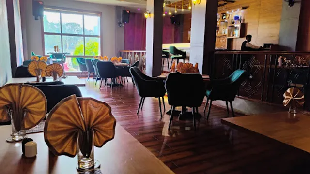 MJ Club- Bar & Grill (By The Kannelite)