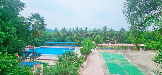 Hill Zill Winery Resort