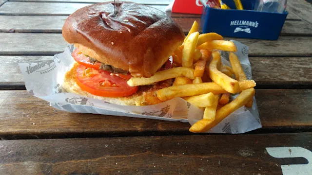 LA CASA DE LA HAMBURGUESA. FOODTRUCK