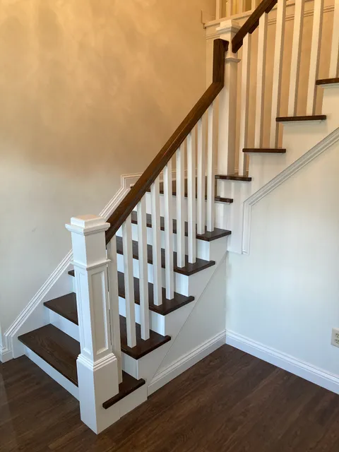 Stairs Cleveland / Helping Handrails