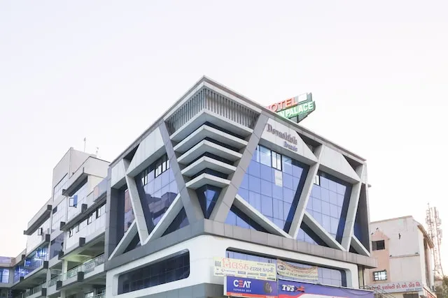 OYO Flagship Hotel Green Palace