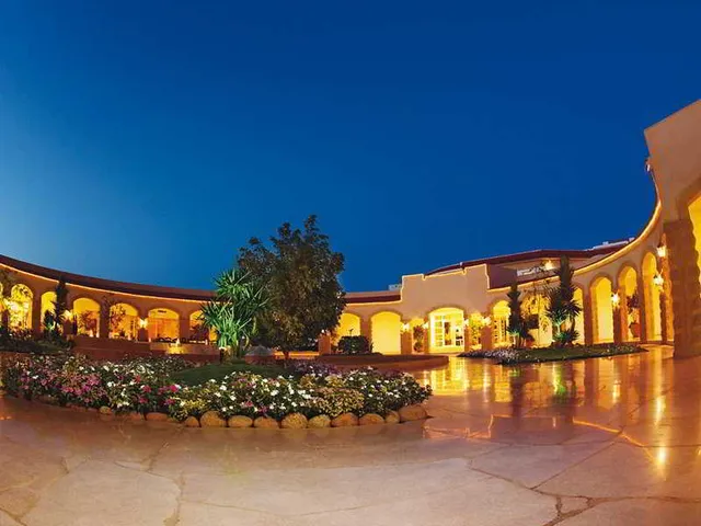 Invidia Coral Beach Tiran Hotel