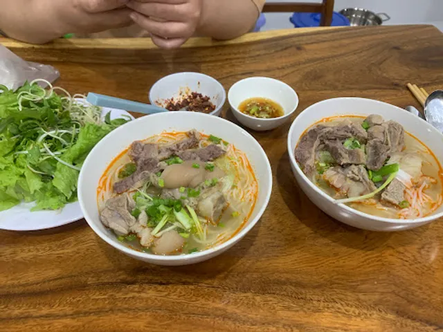 QUÁN BÚN BÒ HUẾ VỸ DẠ XƯA