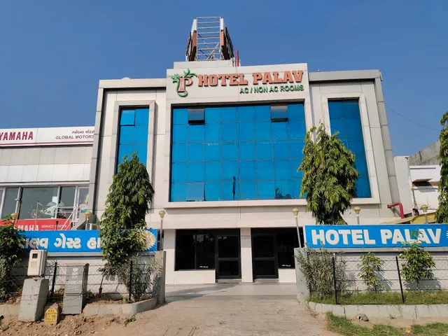 HOTEL PALAV PALACE