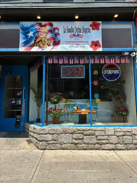 La Familia Cocina Boricua