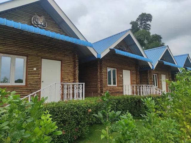 Chang's Resort & Restaurant