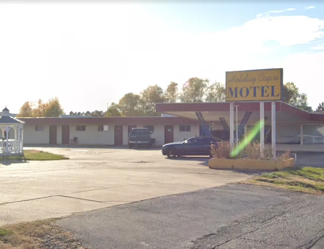 OYO Holiday Capri Motel & Rv Park