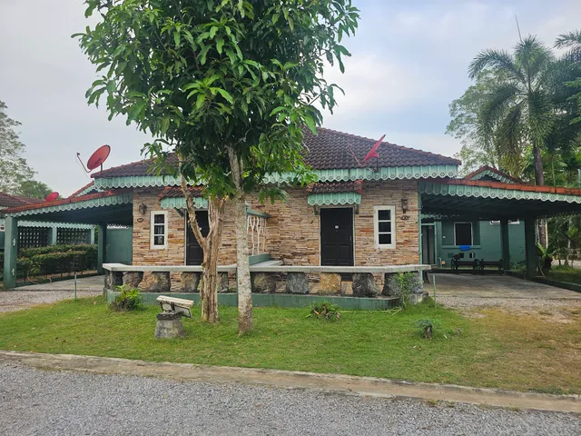 โรงแรมนาขาชาเลท์ NAKA CHALET HOTEL