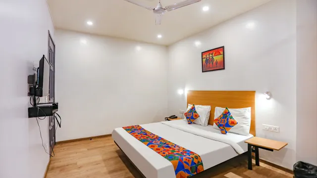 FabExpress F9 Britannia Chowk