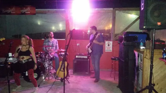 Hangout Bar And Drive Thru