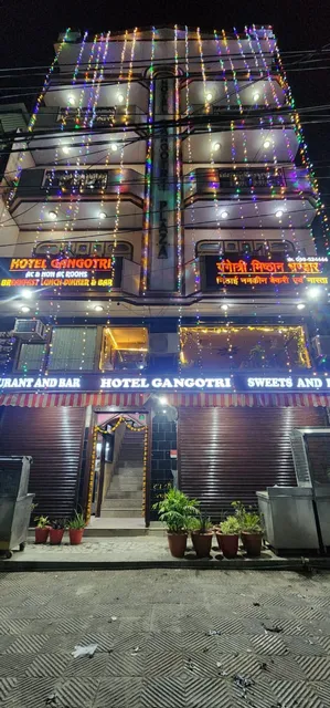 Hotel Gangotri Plaza