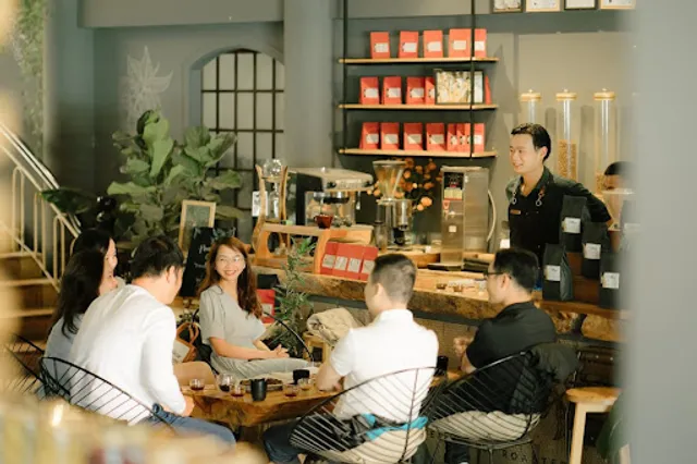 Tỏi Đen Coffee Roastery - Quán cà phê rang xay nguyên chất trung tâm Đà Lạt (Tầng 1 318 Bùi Thị Xuân)