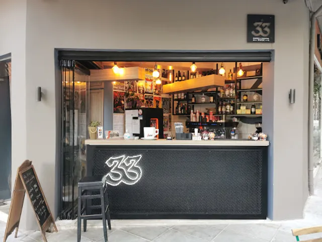 33 Coffee & Cocktail Station