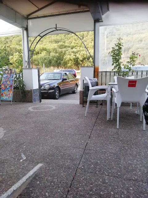 El Cruce Hostal-Restaurante