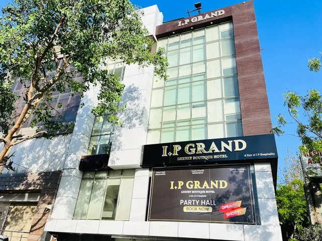 Hotel Aura IP Grand Karkardooma