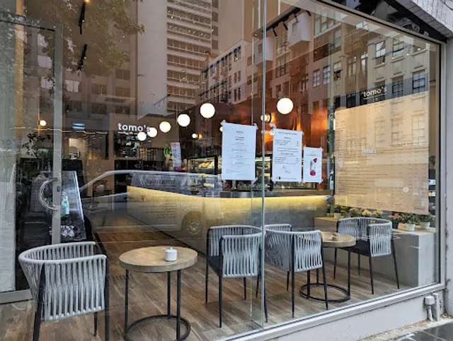 Tomo’s Little Collins