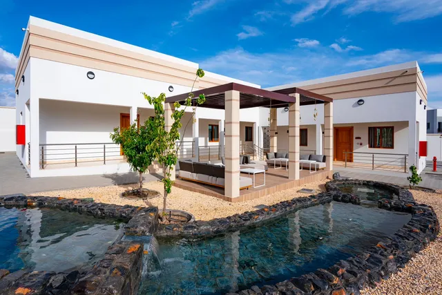 Damask Resort by Meshan