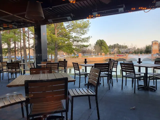 Cooper’s Hawk Winery & Restaurant