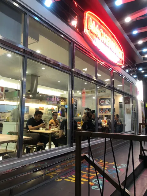 Hackensack 1950s Diner - Devour Food Hub QC