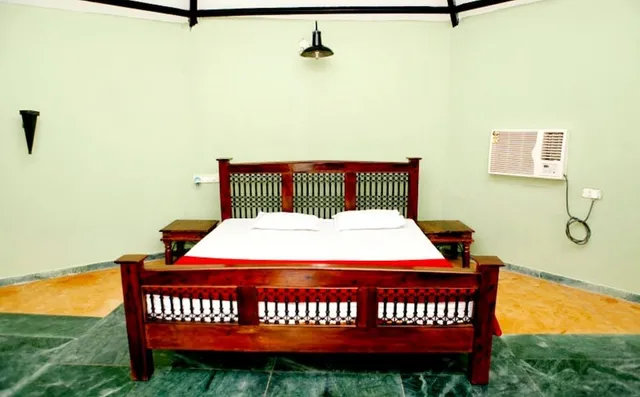 Deshawar Resort - Zanzari Waterfall