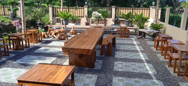 OKU Guest House & Resto