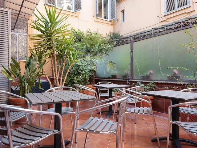 Lh Royal Suites - Guest House