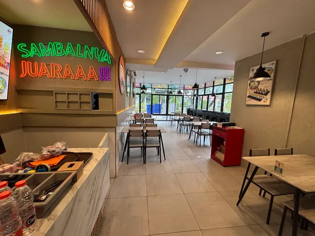 Penyetan Cok dan Suteki Stasiun Gambir