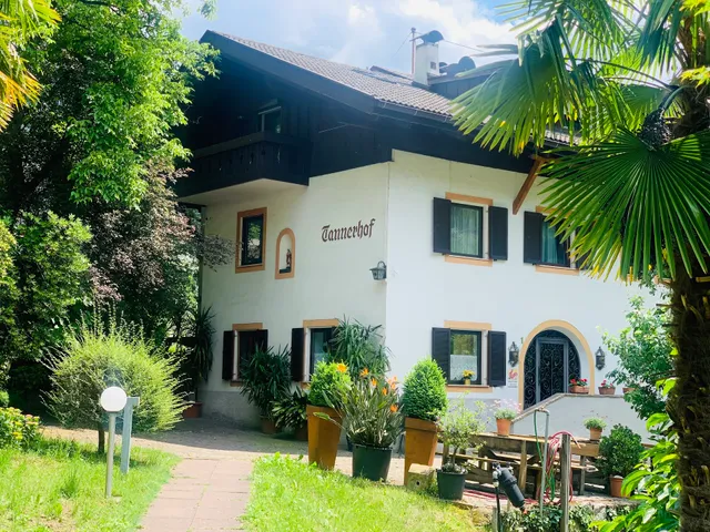 Tannerhof Bed & Breakfast