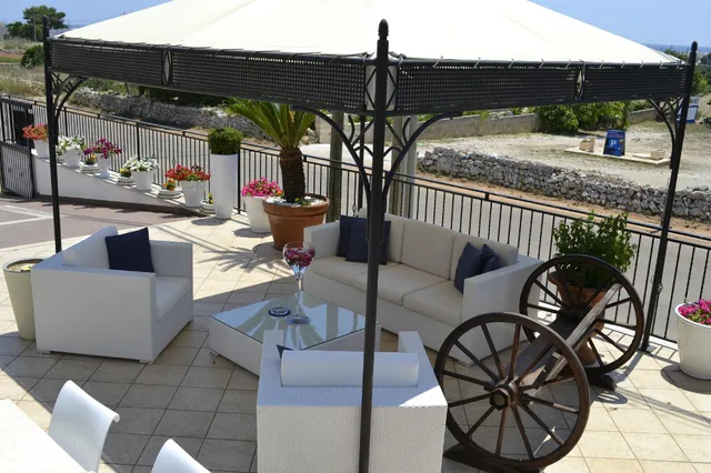 LI PALI, Restaurant & Hotel