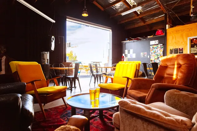 Two Thumb Brewing Co. on Manchester